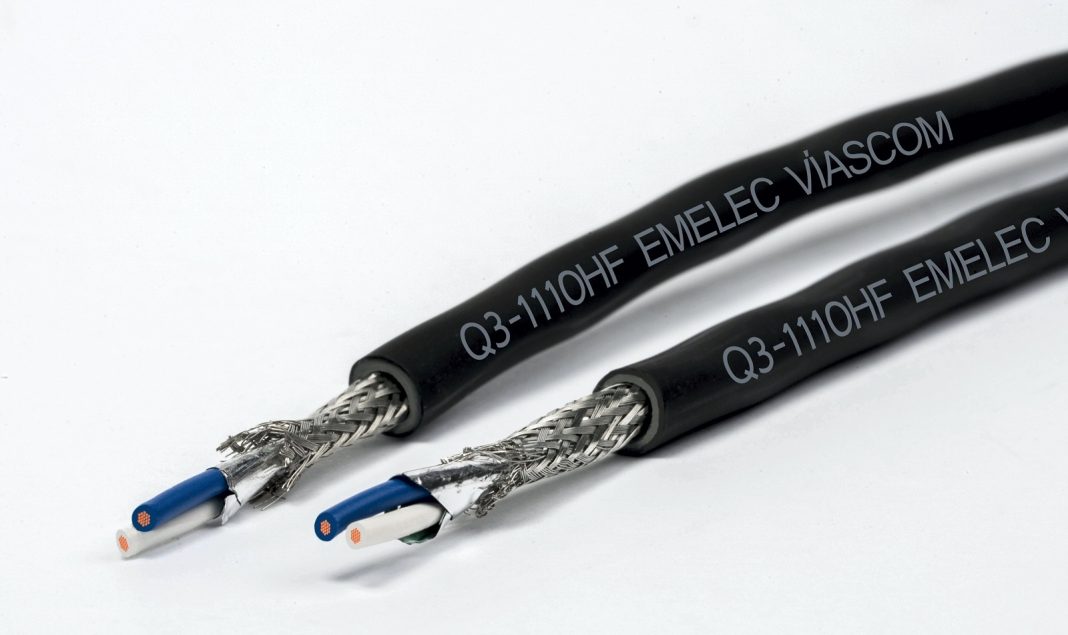 cables de sonido y control de iluminación de Emelec